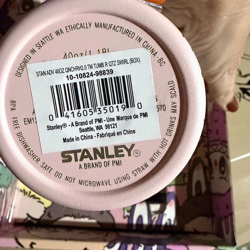 Stanley Quencher H2.0 Tumbler with labubu design - Picture 5 of 5